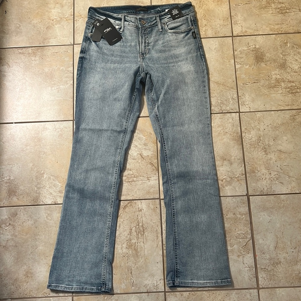 NWT Silver Jeans Elsye Curvy Fit Mid Rise Slim Boot. Size 29. Inseam 31.